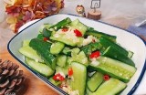 清爽凉拌黄瓜的简单做法视频，夏日必备！