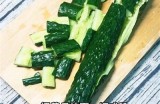 黄瓜视频：探索新鲜美味的黄瓜食谱与健康价值