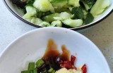 简单易学的凉拌黄瓜做法，清爽开胃视频教程分享