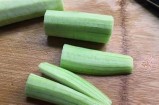 黄瓜丝瓜的营养价值与食用方法详解，健康美食推荐视频