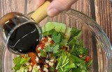 黄瓜小视频：清凉夏日食谱，教你制作美味黄瓜沙拉！