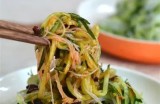 新鲜黄瓜视频分享：教你如何挑选、储存与美味食用方法