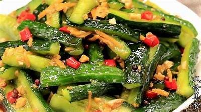 新鲜黄瓜视频分享：美味黄瓜制作与创意吃法尽在这里！