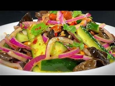 美味清爽拌黄瓜教程，教你快速制作健康小菜！