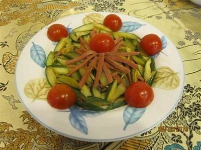 新鲜美味黄瓜视频：教你轻松制作黄瓜创意菜肴！