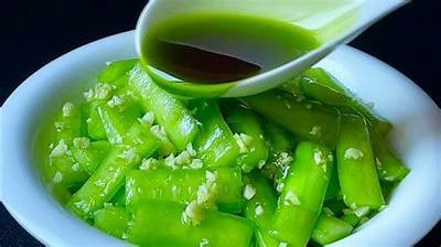 新鲜黄瓜美食视频：健康吃法与制作技巧一网打尽
