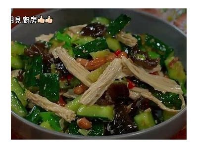 简单美味拌黄瓜视频教程，清爽开胃的家常菜做法分享
