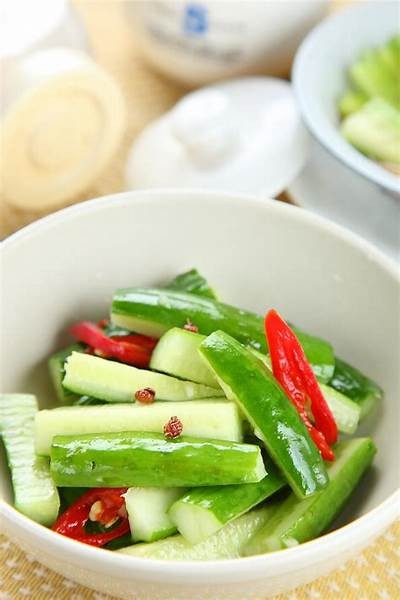 清爽美味拌黄瓜的简单做法，学会让你食欲大增！