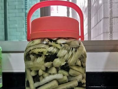 揭秘黄瓜：从田间到餐桌的美味之旅和营养价值
