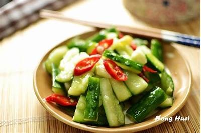 清爽爽口的凉拌黄瓜做法视频，轻松教你夏季小菜制作技巧