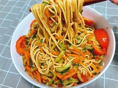 清新美味黄瓜小视频，教你简单又健康的美食做法
