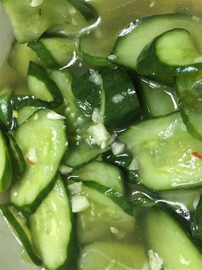 快速拌黄瓜教程：清爽开胃的家庭小菜