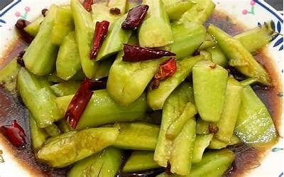 新鲜黄瓜视频：教你制作美味黄瓜菜肴，健康又简单