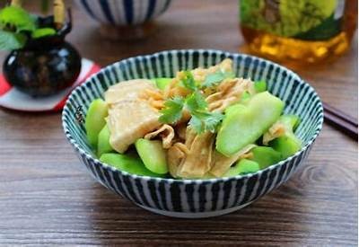 丝瓜与黄瓜的营养对比：你的饮食应该如何选择？
